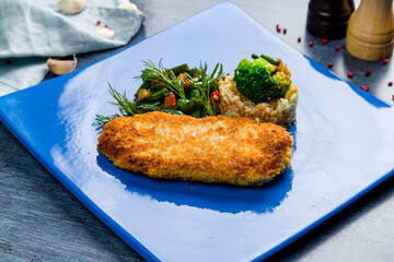 Vienna schnitzel from chicken, vegetables and rice