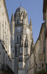 Obraz premium Cathédrale Saint-Pierre à Saintes 