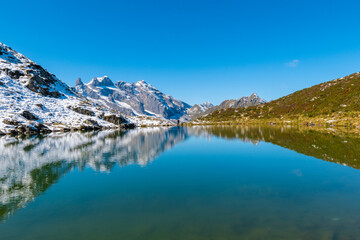 Naklejka na ściany i meble The clear tarn reflects the surrounding alpine panorama (Tobelsee, Vorarlberg, Austria)