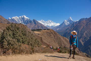 Fototapeta premium Trekking to Everest Base Camp under Cholatse and Taboche peaks, Khumbu, Nepal