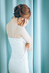 頭を抱えるセクシーな女性　sexy