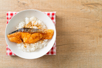 Grilled Salmon with Soy Sauce Rice Bowl