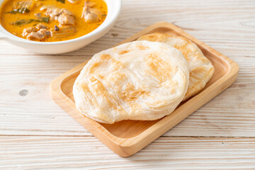Chicken curry soup with roti