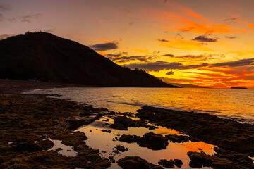Fototapeta na wymiar Sunset On The Exposed Reef of Oneuli Beach, Makena State Park, Maui, Hawaii, USA