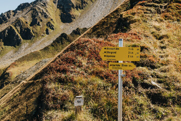 Wanderschild Zillertal Edel H&uuml;tte, Zillergrund, Alpenrose, Ahornach Alm