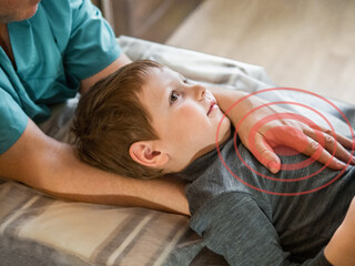 Obraz na płótnie Canvas Osteopathy treatment for a child