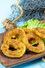 calamars à la romaine dans un plat