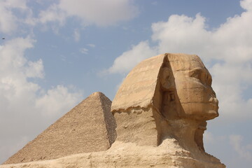 The Great Sphinx and the Great Pyramid of Khufu, Giza Pyramids complex, Cairo, Egypt.