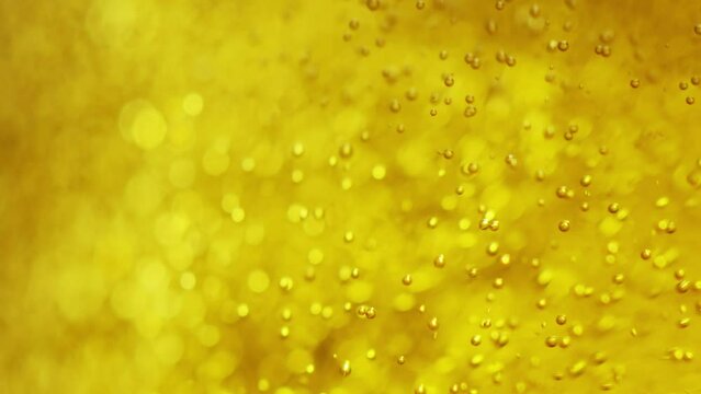 グラスに注がれるビールのイメージ