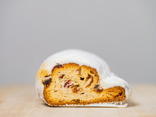 【菓子】カットされたシュトレン　クリスマス