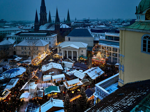 Weihnachtsmarkt auf dem Schlossplatz Oldenburg