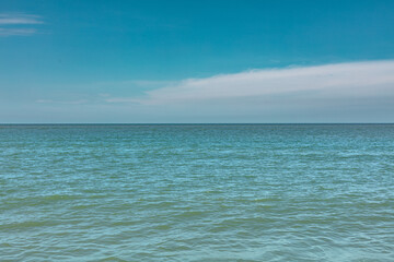 Fototapeta na wymiar Horizon sur une mer tropical azur