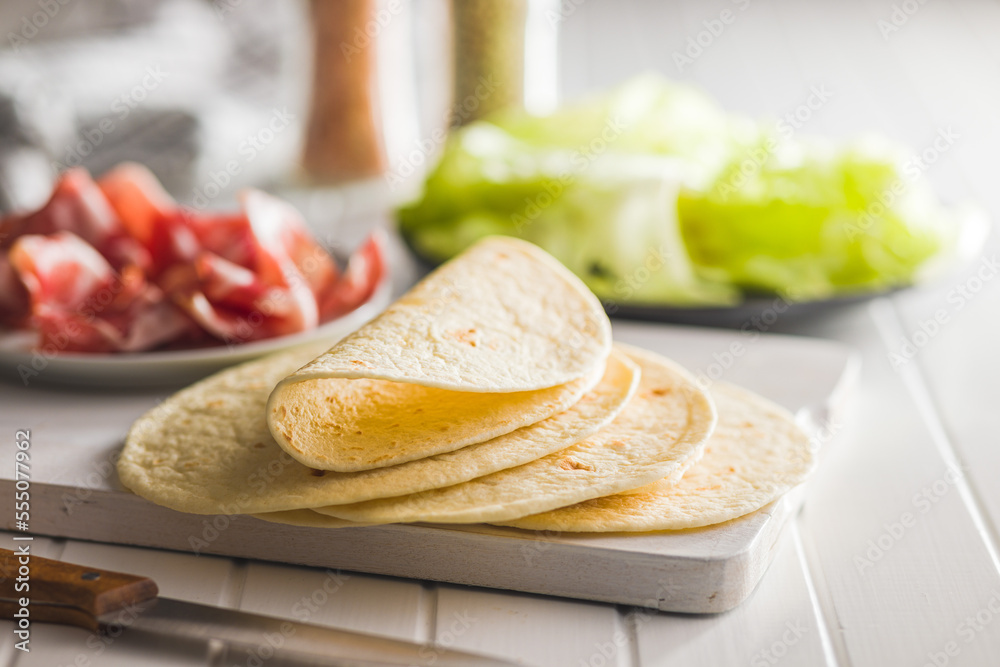 Wall mural mexican corn tortillas on cutting board.