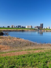 Fototapeta na wymiar 冬の江戸川土手から見る江戸川風景