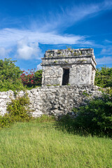 Obraz premium Mayan ruins of Tulum, Quintana Roo, Mexico. Tropical coast of Carribean sea