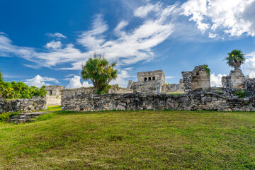 Fototapeta premium Mayan ruins of Tulum, Quintana Roo, Mexico. Tropical coast of Carribean sea