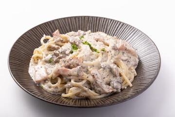 ブラウンマッシュルームとベーコンのトリュフソースのクリームパスタ