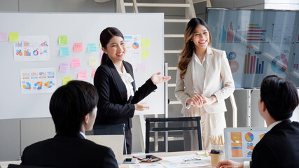 business woman Introducing new colleagues, business concept.