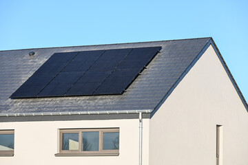 Fototapeta premium immobilier logement maison construction environnement chantier travaux solaire photovoltaique panneaux
