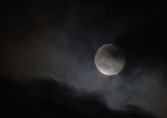 Fototapeta na wymiar Pleine lune de nuit
