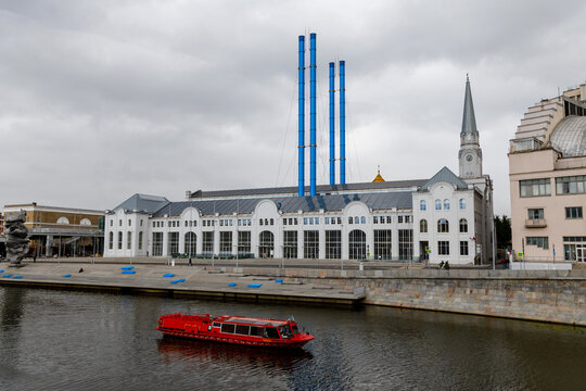 Moscow, Russia. 08.09.2022 GES-2, a former reconstructed power plant on Bolotnaya Embankment in the center of Moscow and 