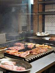 Cortes de ternera de primera calidad en un asador argentino
