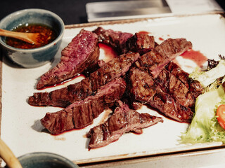 Cortes de ternera de primera calidad en un asador argentino