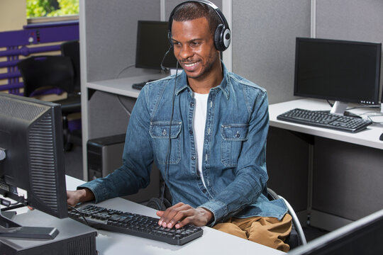 Man  who had Spinal Meningitis in a wheelchair working at a Call Center