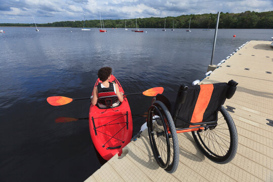 Woman with a Spinal Cord Injury learning how to use a kayak