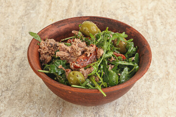 Salad with tuna and rucola