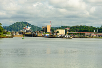 Fototapeta na wymiar Approaching the Miraflores locks on the Panama canal