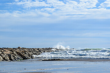 Mole from the side with waves