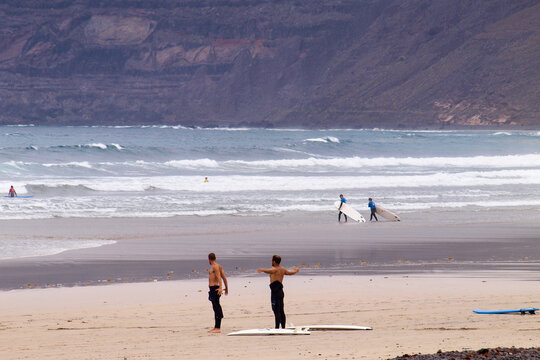 Famara, surf lessons on the beach