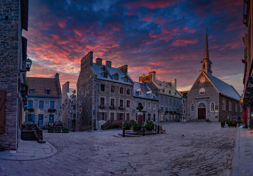 Sunset in the Quebec plaza
