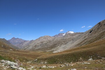 Obraz premium Paesaggio di montagna colle del nivolet italia 