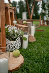 Rustic wedding decorations. Outside wedding. Wedding day.