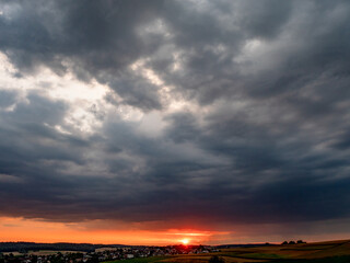 Gewitter und Regen Wolken