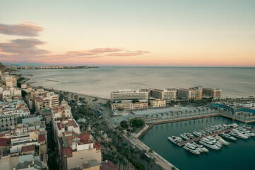 Obraz premium People walking on the Paseo Maritimo in the touristic city of Alicante in Spain in 2022.