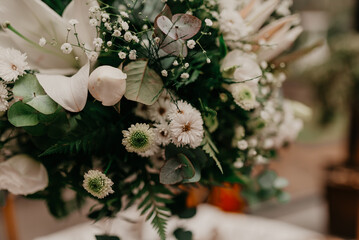 Obraz na płótnie Canvas white flowers in wedding arrangement