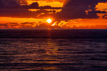 北太平洋の夕日 © ZENPAKU