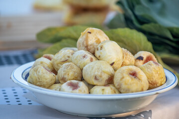 Plate of figs on the table.