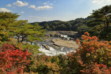 秋の曽木の滝の風景 ( Autumn scenery of the Sogi-no-Taki waterfalls, Kagoshima Prefecture, Japan )