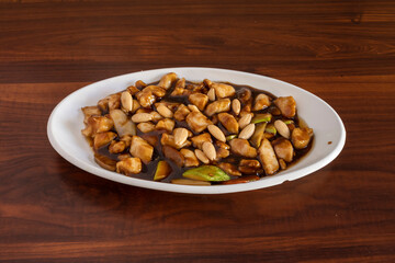 Pollo con almendras. Comida Oriental. 