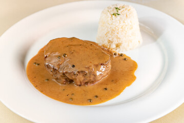Filet mignon of veal with rice and pepper sauce