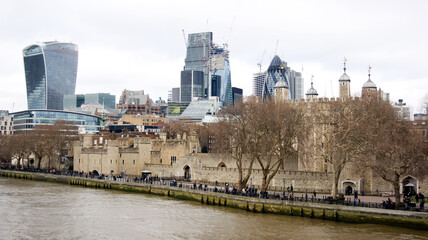 Fototapeta premium Londra, la City dal Tamigi