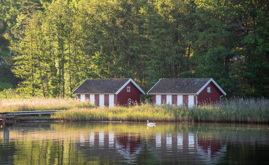 Fototapeta na wymiar Cottages at lake