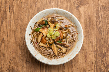 きのこそば　Japanese noodles  with mushrooms