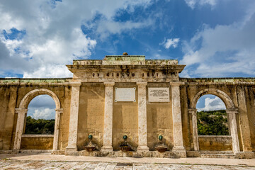 Obraz premium Old memorial water source, town of Sorano, Tuscany, Italy. Moody late autumn travel perspective.