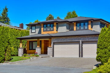 Fototapeta na wymiar New comfortable residential house in suburban of Vancouver