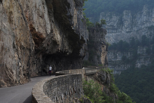 Gorge de la Bourne, Passstra&szlig;e